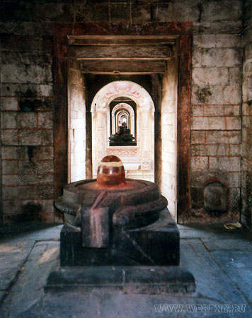 Лингам в храме Варанаси